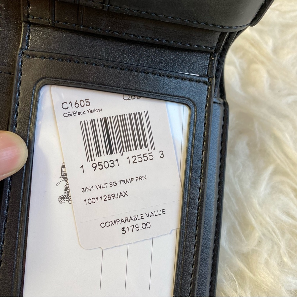 Coach Compact Id Wallet In Signature Canvas - Picture 8 of 9